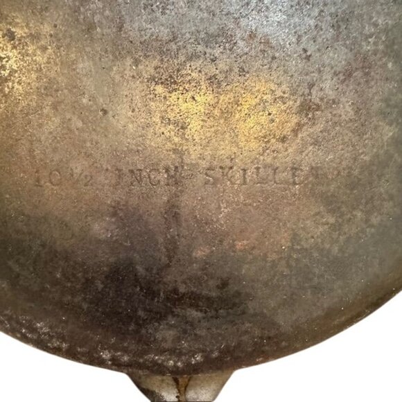 Vintage 10.5" Cast Iron Skillet With Double Pour Spouts & Long Handle Seasoned F - Picture 7 of 7